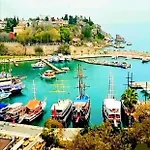 Tarıhı Kaleıçı Müthış Konum Denız Yakini Uygun Fıyat Huzurlu Ev Daire *