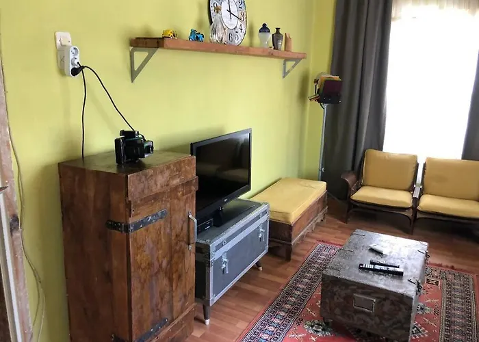 Tarihi Kaleici Muethis Konum Deniz Yakini Uygun Fiyat Huzurlu Ev Apartment