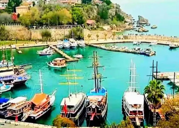 Tarihi Kaleici Muethis Konum Deniz Yakini Uygun Fiyat Huzurlu Ev Apartment *