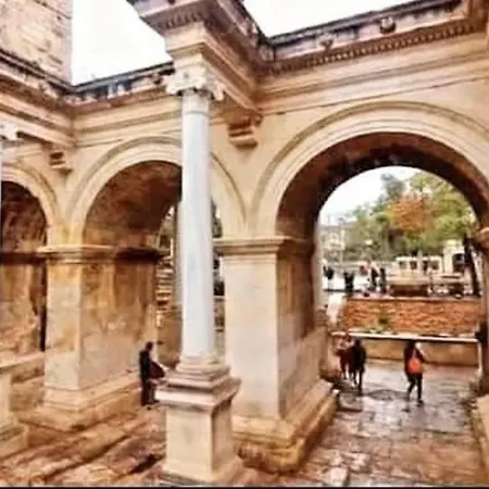 Tarıhı Kaleıçı Müthış Konum Denız Yakini Uygun Fıyat Huzurlu Ev
