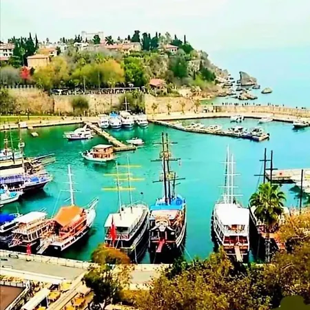 Tarihi Kaleici Muethis Konum Deniz Yakini Uygun Fiyat Huzurlu Ev דירה *