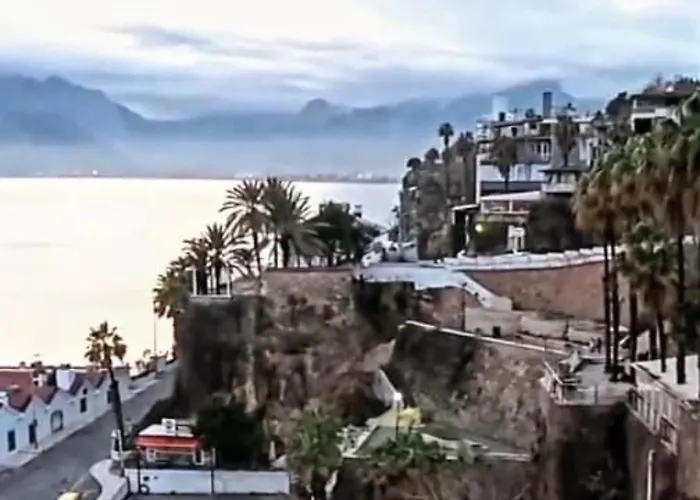 Apartment Tarihi Kaleici Muethis Konum Deniz Yakini Uygun Fiyat Huzurlu Ev